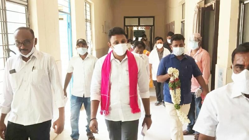 ప్రాధమిక ఆరోగ్యకేంద్రాలను తనిఖీ చేస్తున్న నాగార్జున సాగర్ mla నోముల భగత్